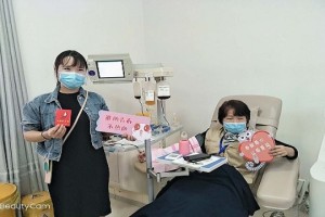 口罩下的微笑，疫情中那些照亮人心的微光