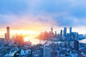 乌鲁木齐封城期间，城市坚韧应对疫情挑战
