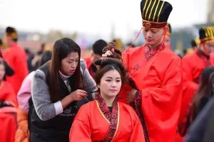 2021，在时间的褶皱里，我们如何与疫情共处？