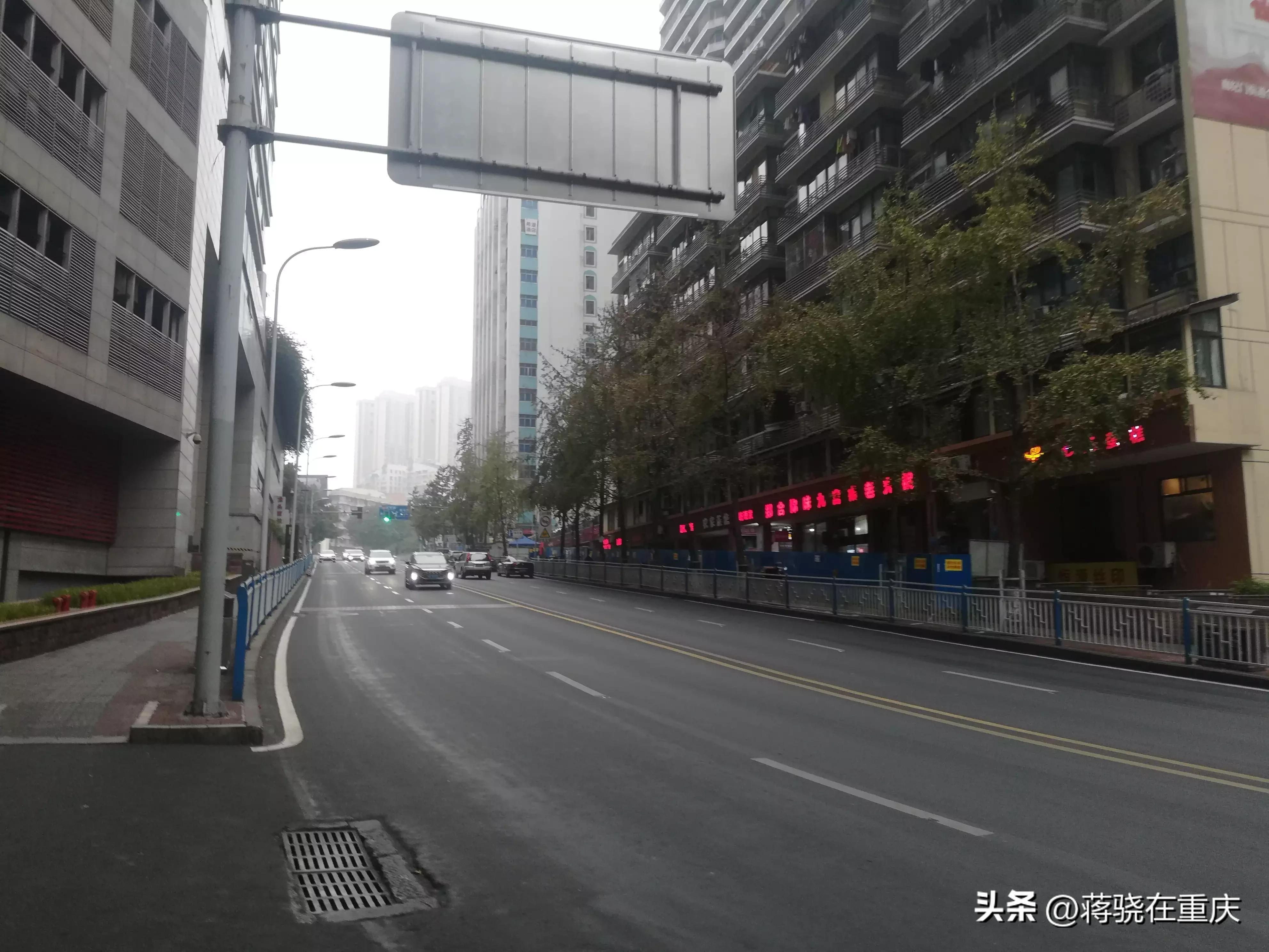 重庆，疫情下的城市变迁与民生保障