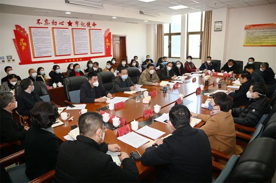 疫情下的贵阳大巴，城市脉络中的温情与坚韧