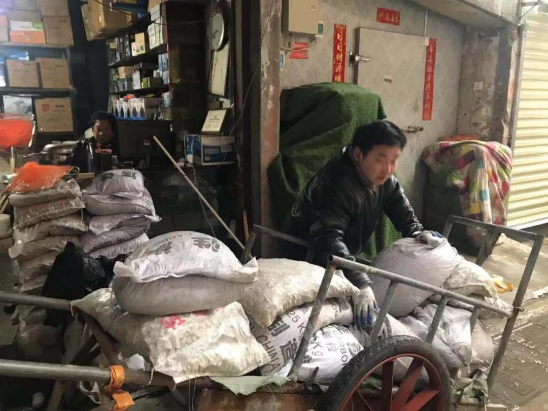 武汉疫情初现，2019年12月海鲜市场的警报