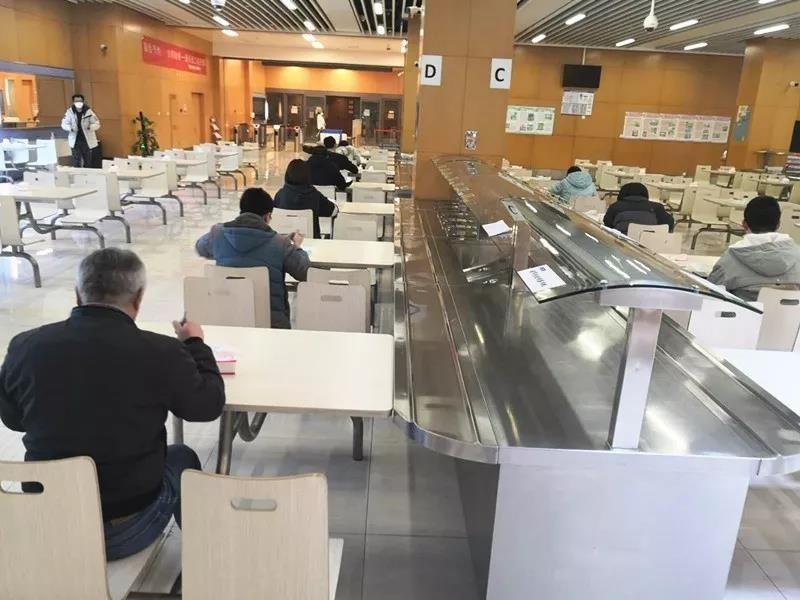 受新冠肺炎疫情的影响，全球社会、经济与心理的多重挑战