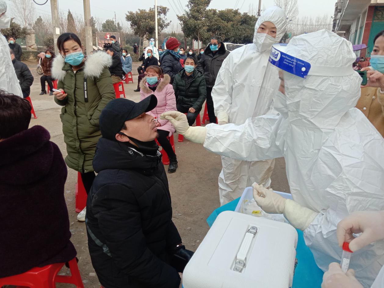 受新冠肺炎疫情的影响，全球社会、经济与心理的多重挑战