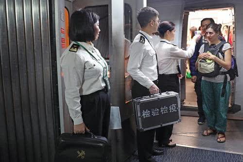 中国疫情的开始，时间线、影响与应对
