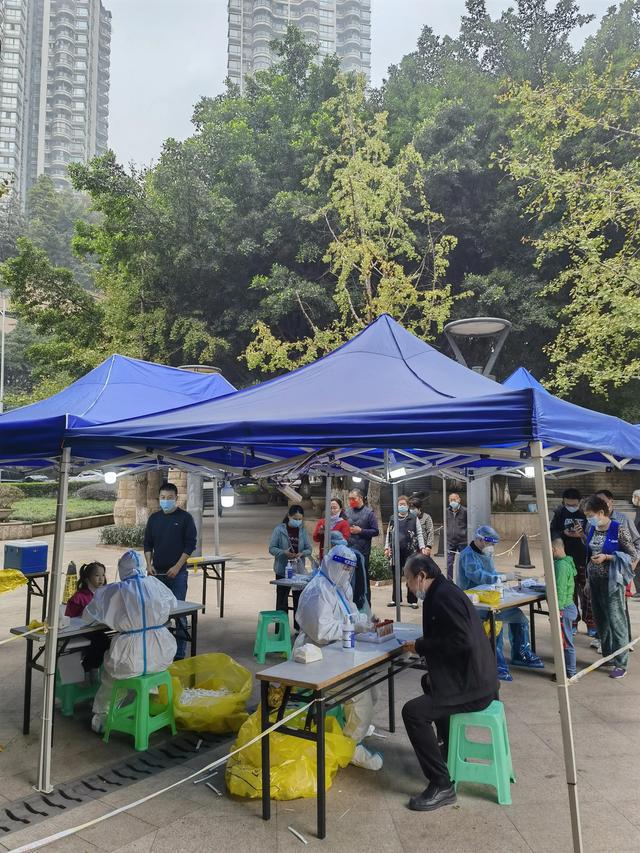 重庆精准防控下的城市复苏与民生保障